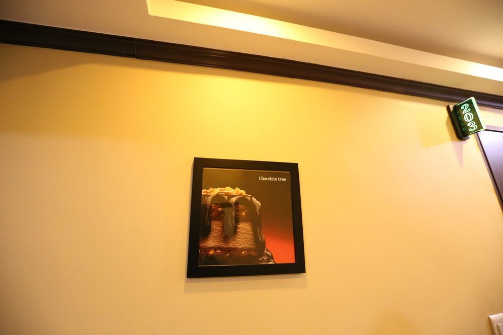 Chocolate Tree Sinchon 2* Seoul
